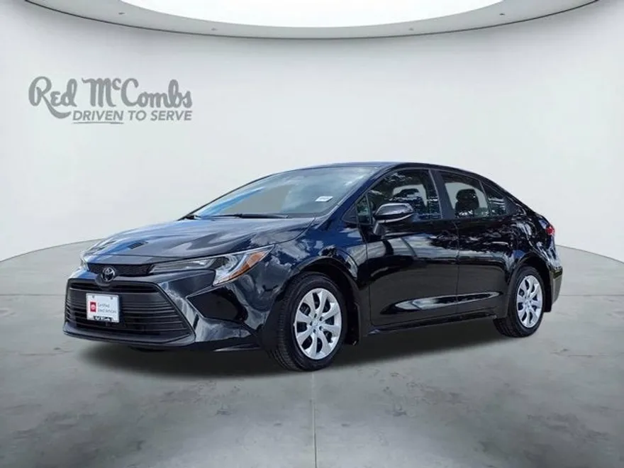 2025 Toyota Corolla LE photo 1
