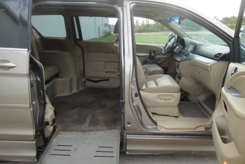 2010 Honda Odyssey Touring photo 1