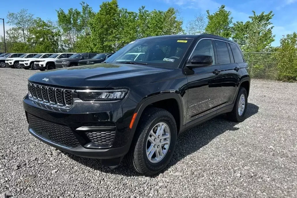 2025 Jeep Grand Cherokee Laredo photo 1
