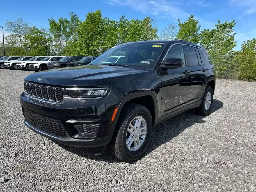 2025 Jeep Grand Cherokee Laredo photo 1