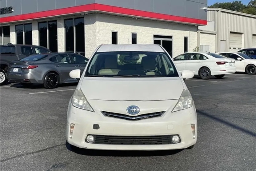 2014 Toyota Prius V Five photo 1