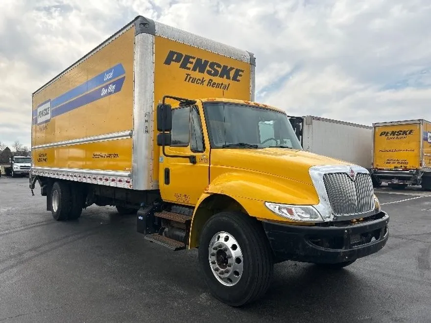 2019 International MA025 DuraStar 4300 photo 1