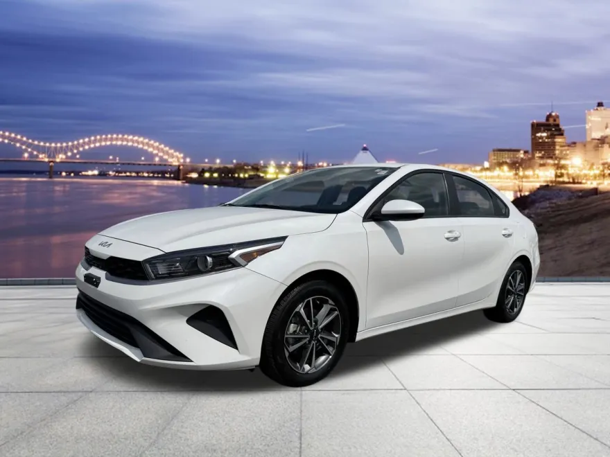 2023 Kia Forte LXS photo 1