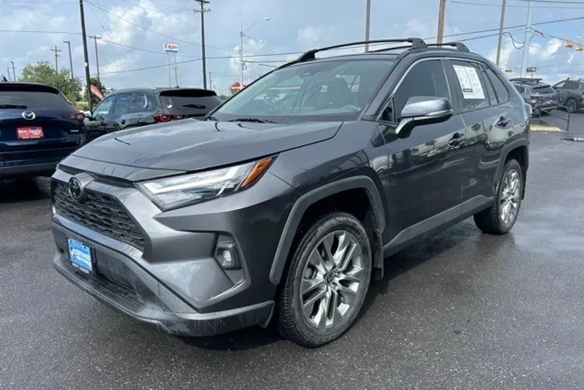 2022 Toyota RAV4 XLE Premium photo 1