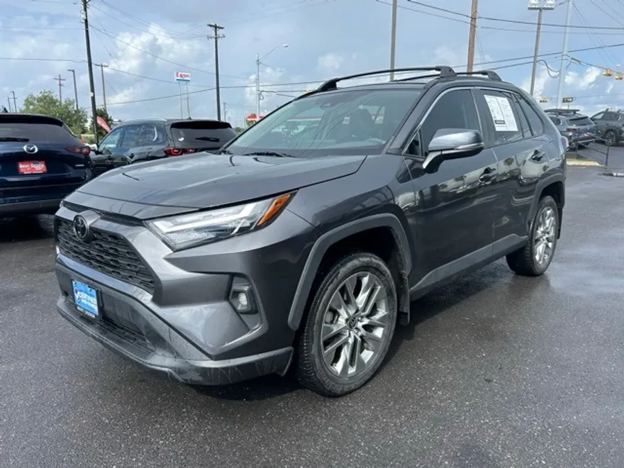 2022 Toyota RAV4 XLE Premium photo 1