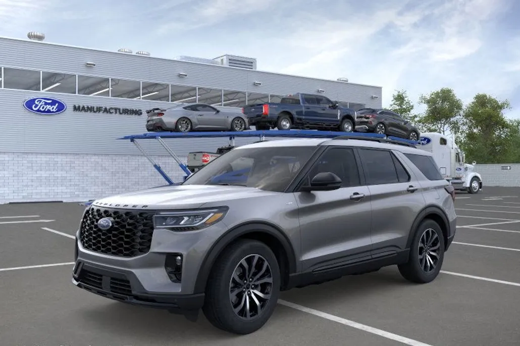 2025 Ford Explorer ST-Line photo 1
