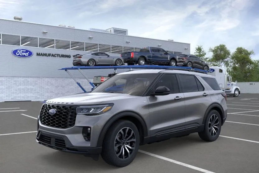 2025 Ford Explorer ST-Line photo 1