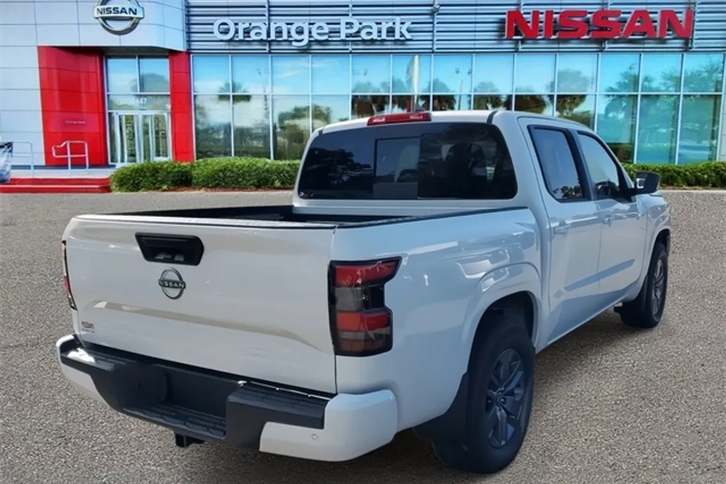 2025 Nissan Frontier Crew Cab SV photo 1