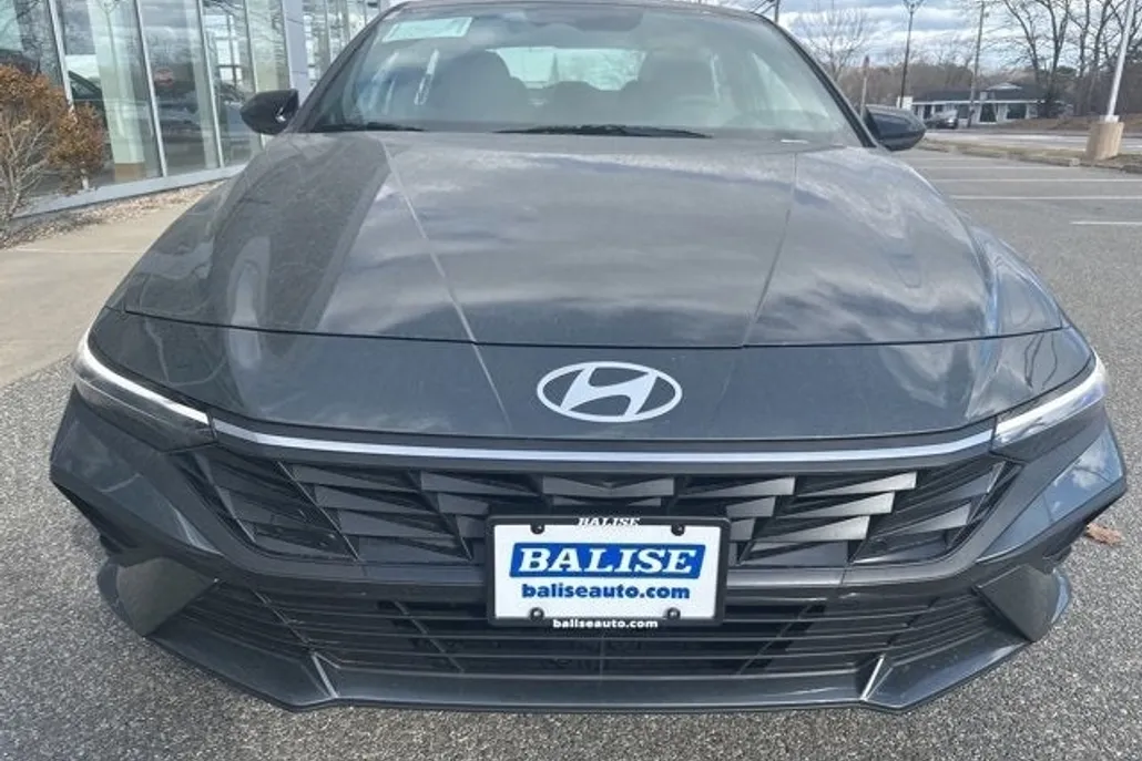 2025 Hyundai Elantra SEL Sport photo 1