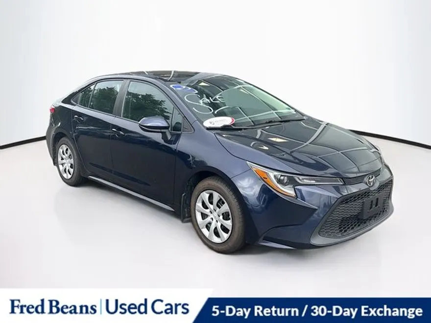 2022 Toyota Corolla LE photo 1
