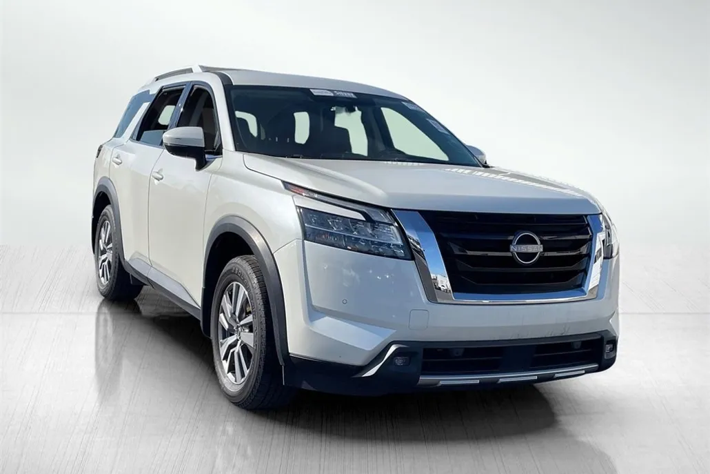2022 Nissan Pathfinder SL photo 1