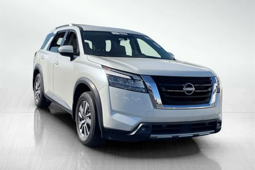2022 Nissan Pathfinder SL photo 1