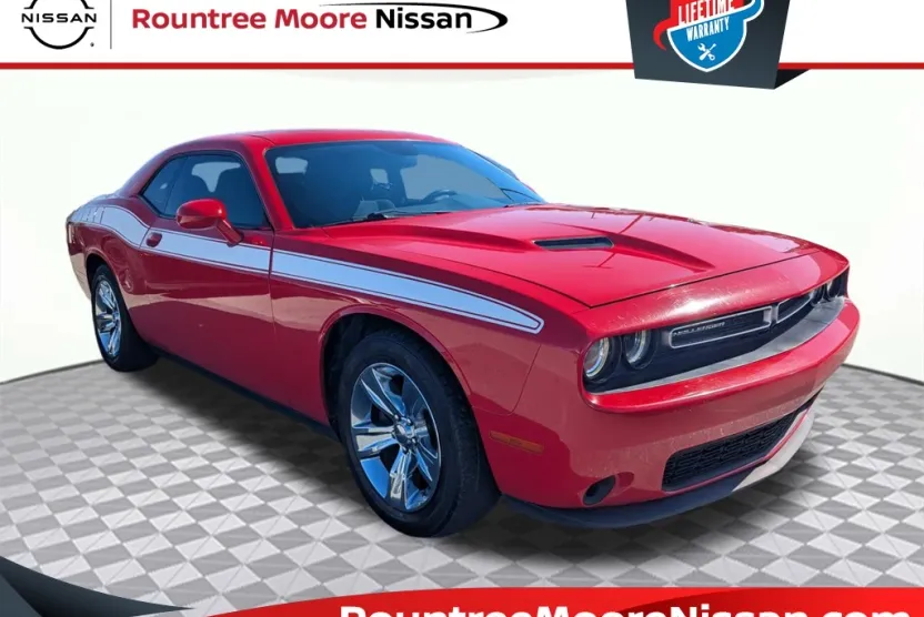 2016 Dodge Challenger SXT photo 1