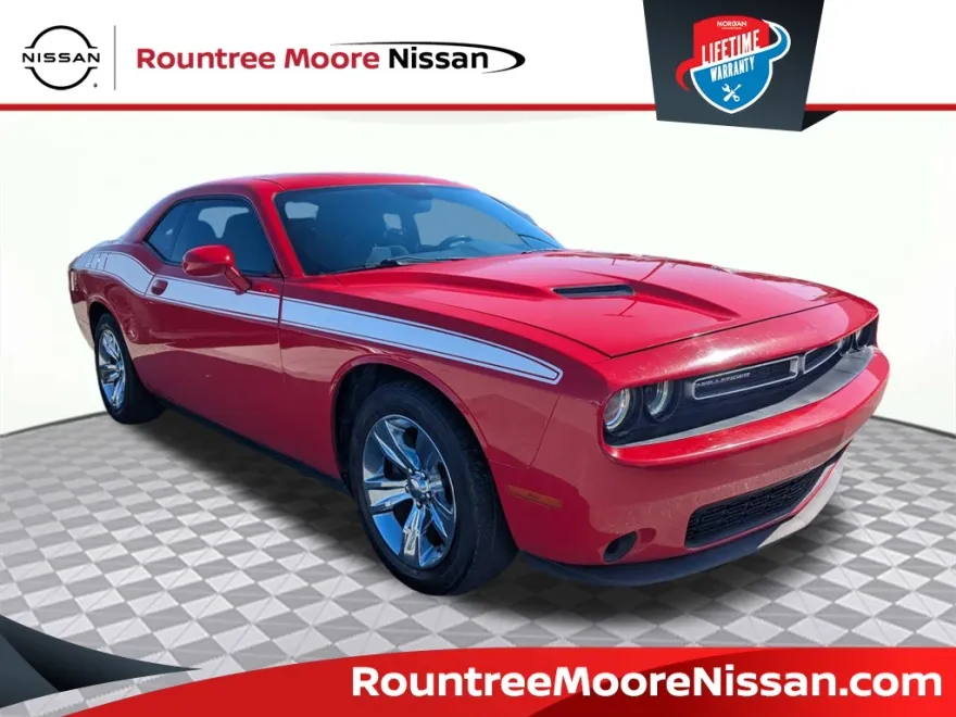 2016 Dodge Challenger SXT photo 1