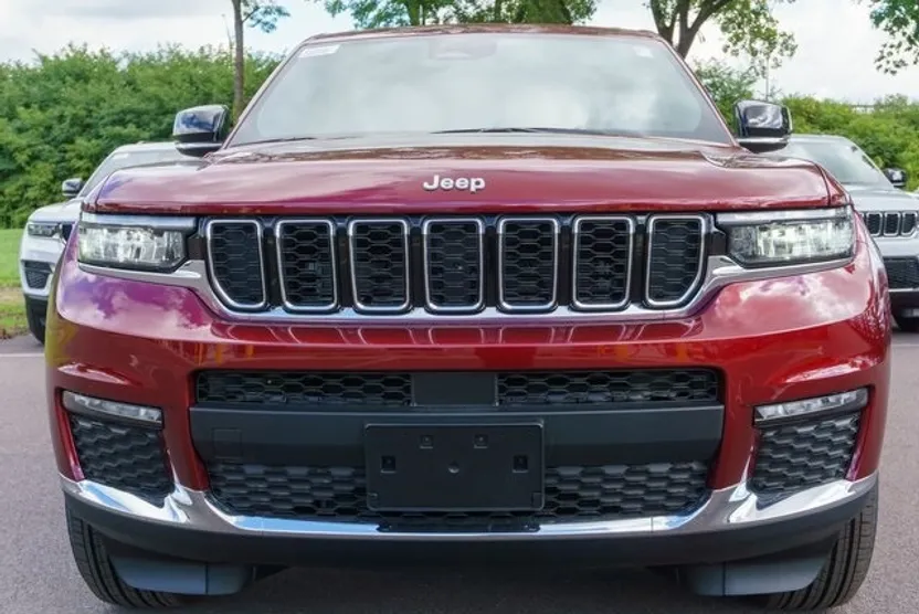 2025 Jeep Grand Cherokee Limited photo 1