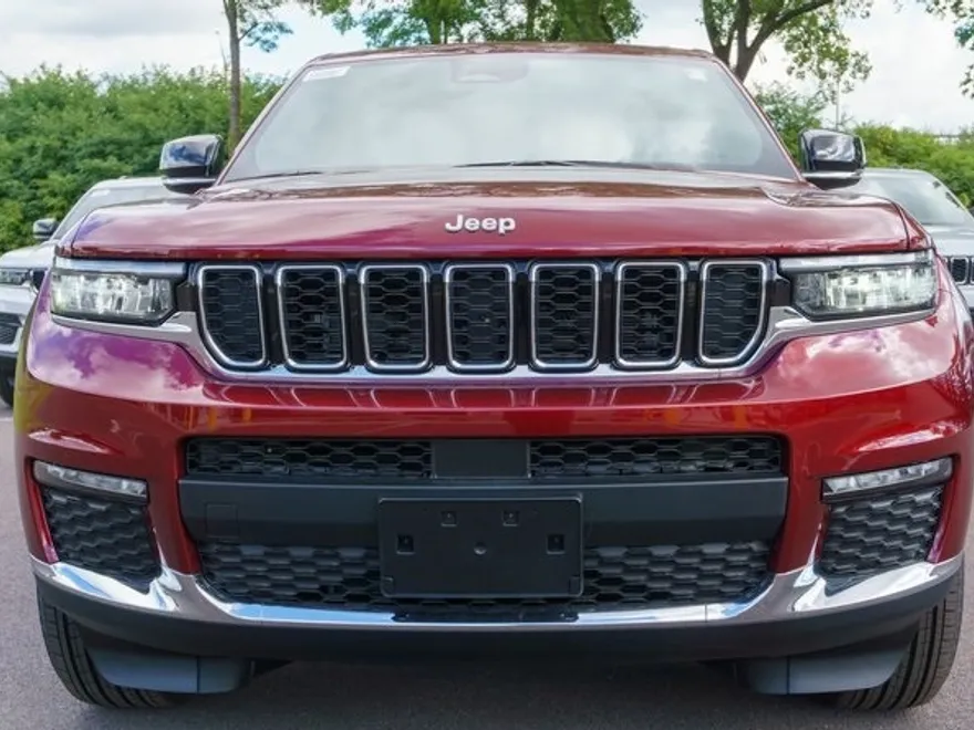 2025 Jeep Grand Cherokee Limited photo 1