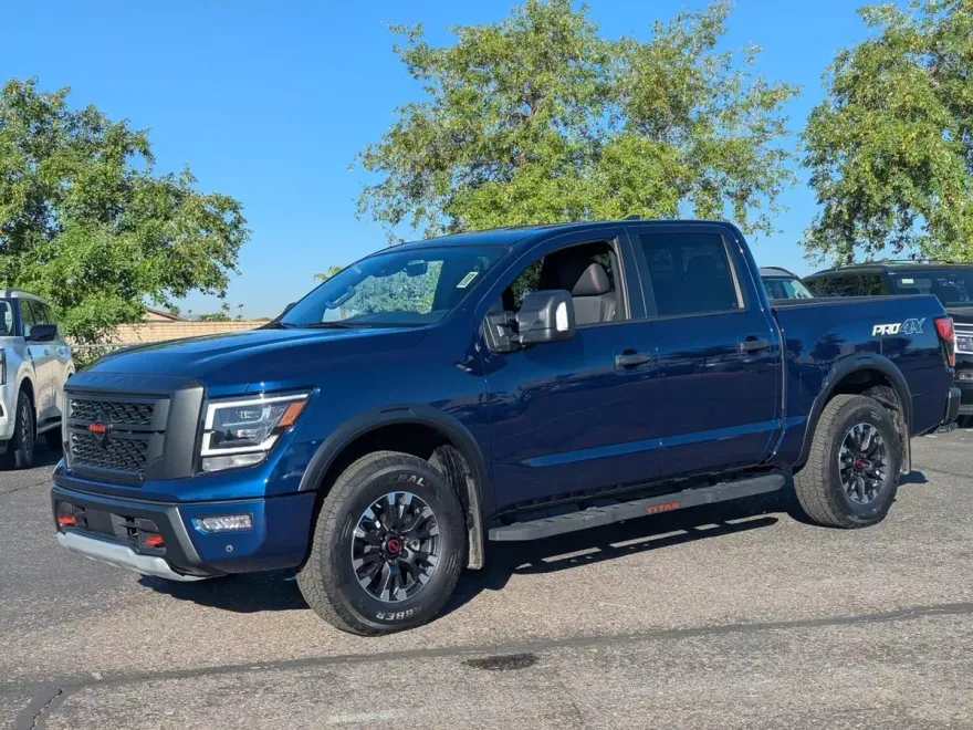 2023 Nissan Titan PRO-4X photo 1