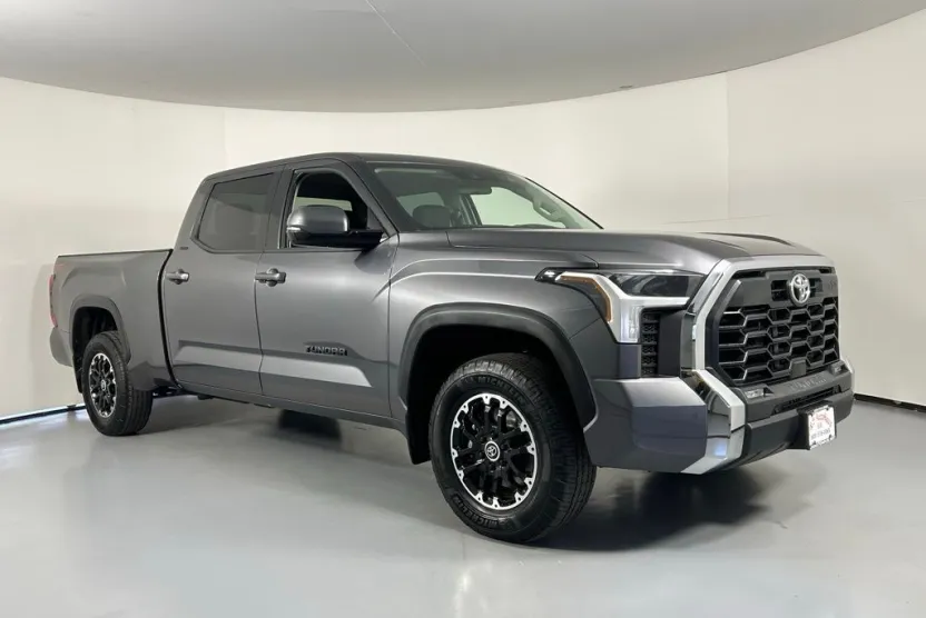 2022 Toyota Tundra SR5 photo 1