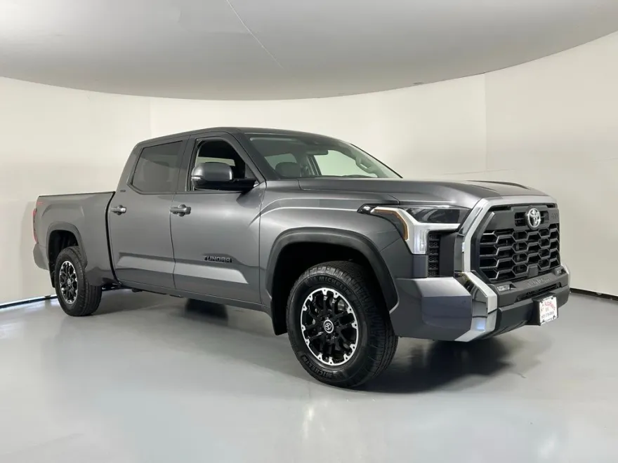 2022 Toyota Tundra SR5 photo 1