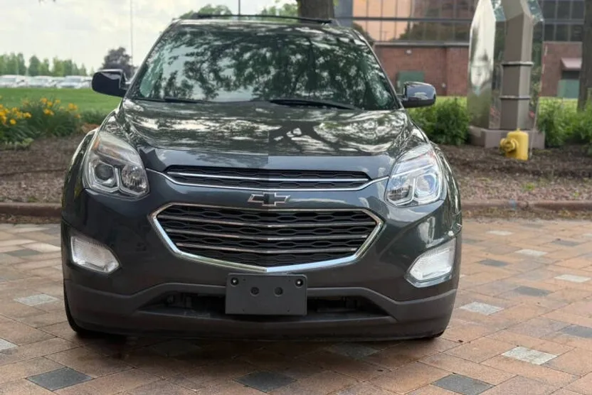 2017 Chevrolet Equinox LT photo 1