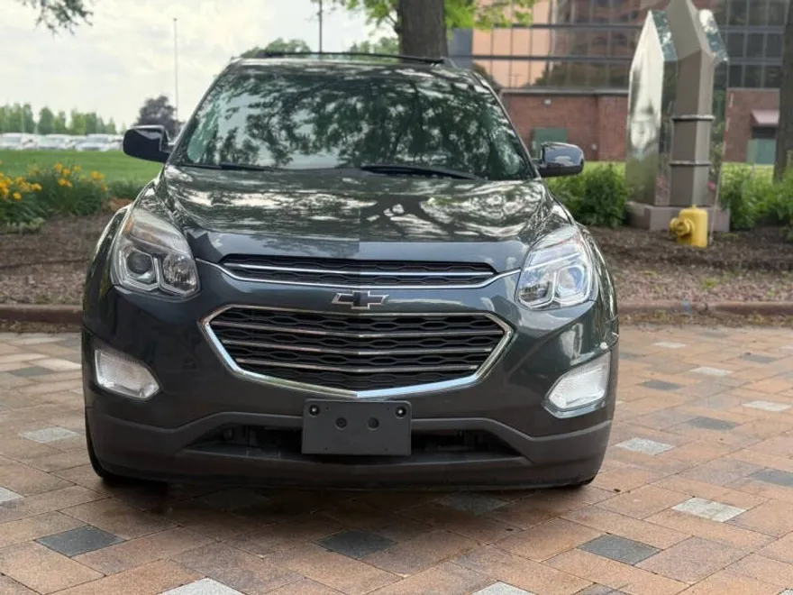 2017 Chevrolet Equinox LT photo 1