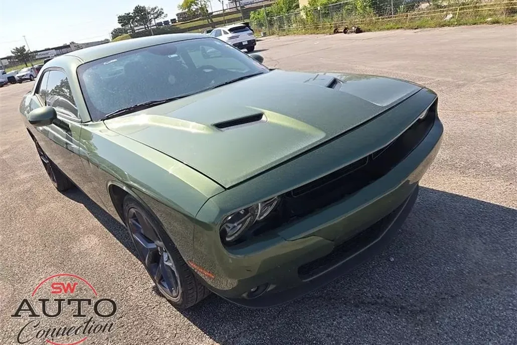 2019 Dodge Challenger SXT photo 1