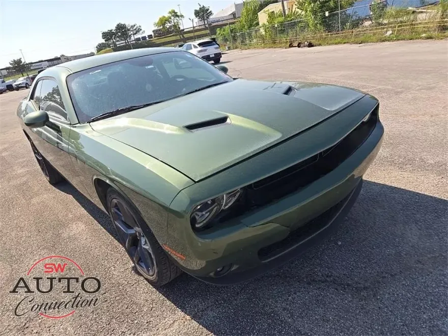 2019 Dodge Challenger SXT photo 1