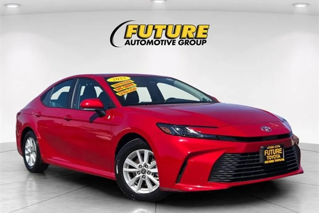 2025 Toyota Camry LE photo 1