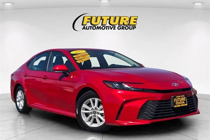 2025 Toyota Camry LE photo 1