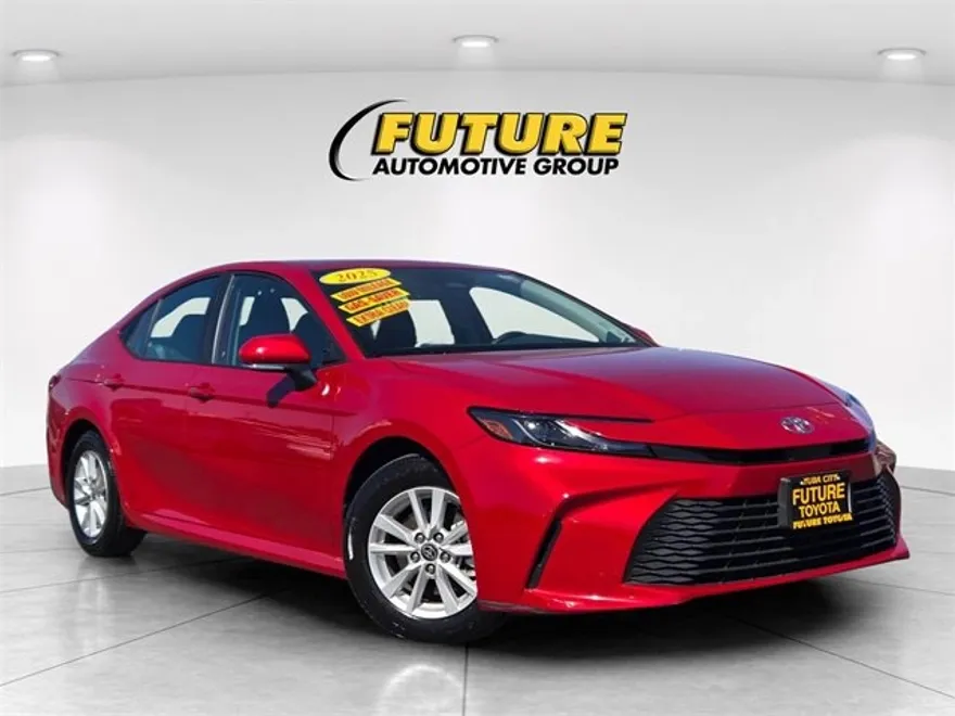 2025 Toyota Camry LE photo 1