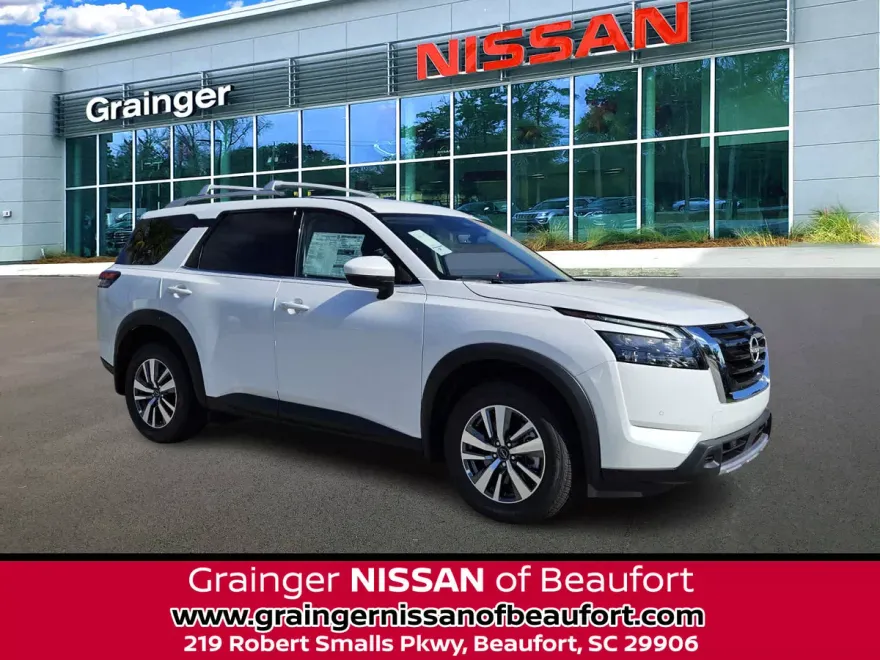 2025 Nissan Pathfinder SL photo 1