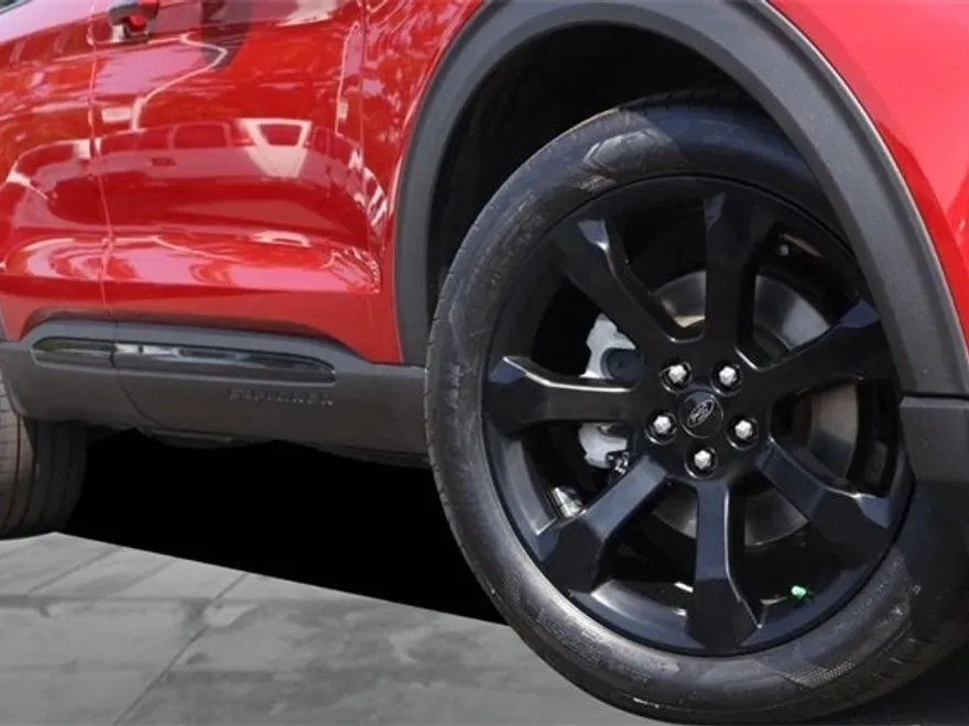 2022 Ford Explorer ST photo 1