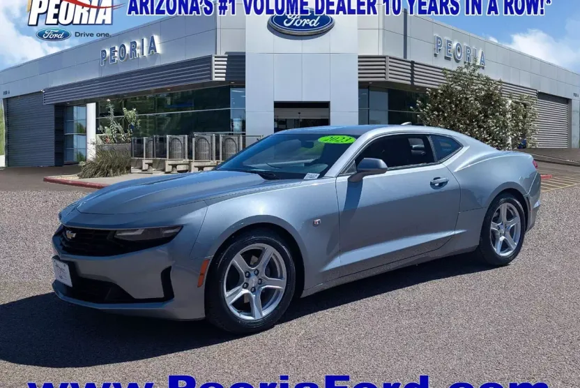 2023 Chevrolet Camaro 1LT photo 1