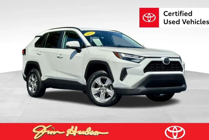 2023 Toyota RAV4 XLE photo 1