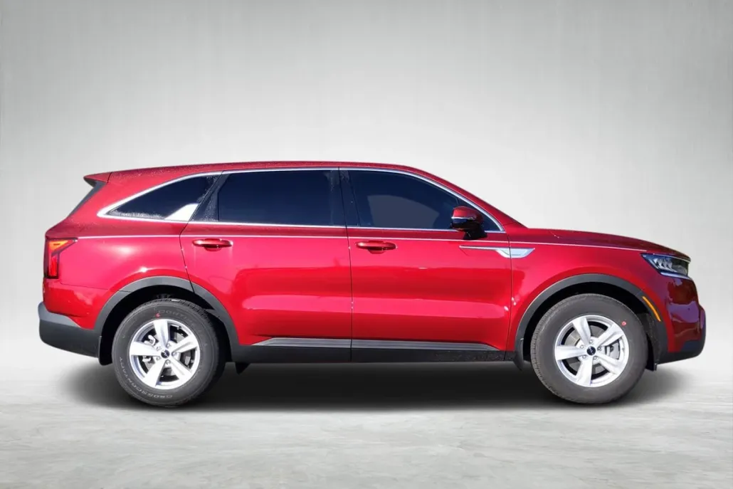 2022 Kia Sorento LX photo 1