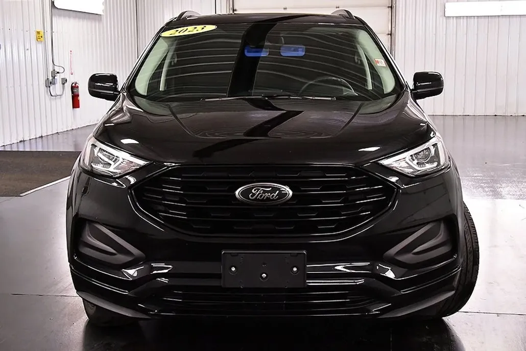 2023 Ford Edge SE photo 1