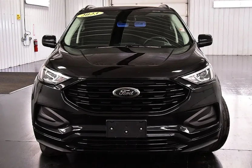 2023 Ford Edge SE photo 1