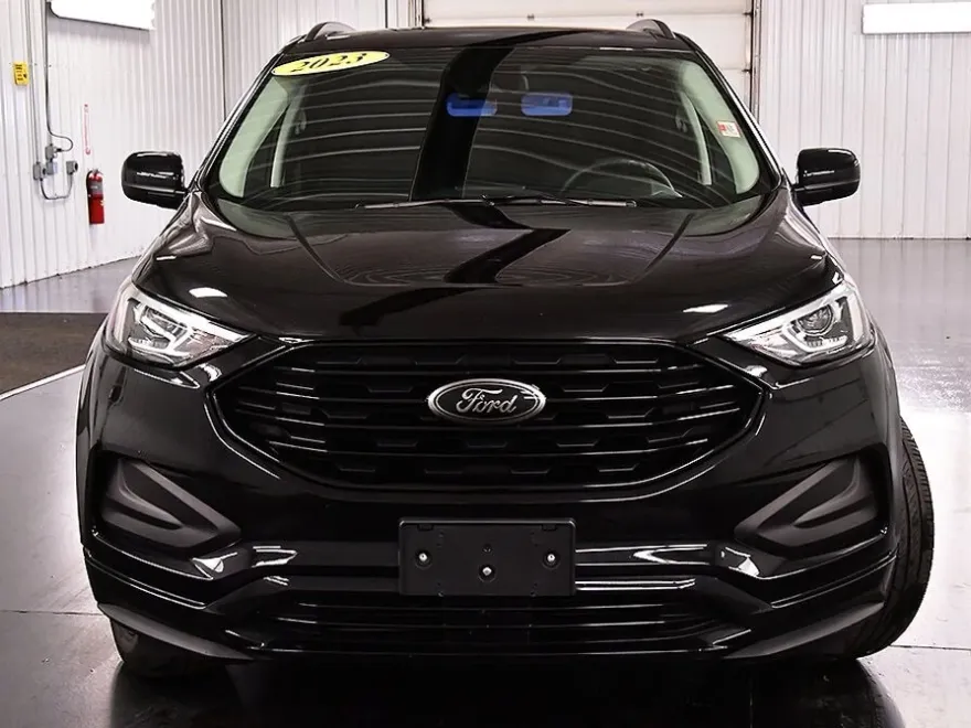 2023 Ford Edge SE photo 1