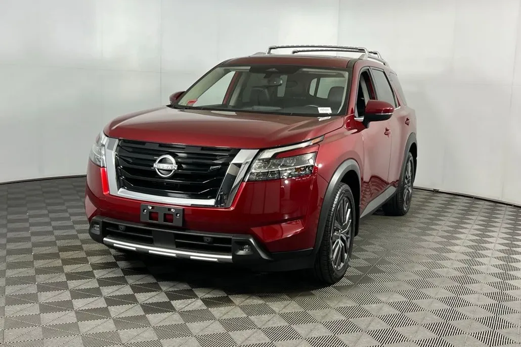 2022 Nissan Pathfinder SL photo 1