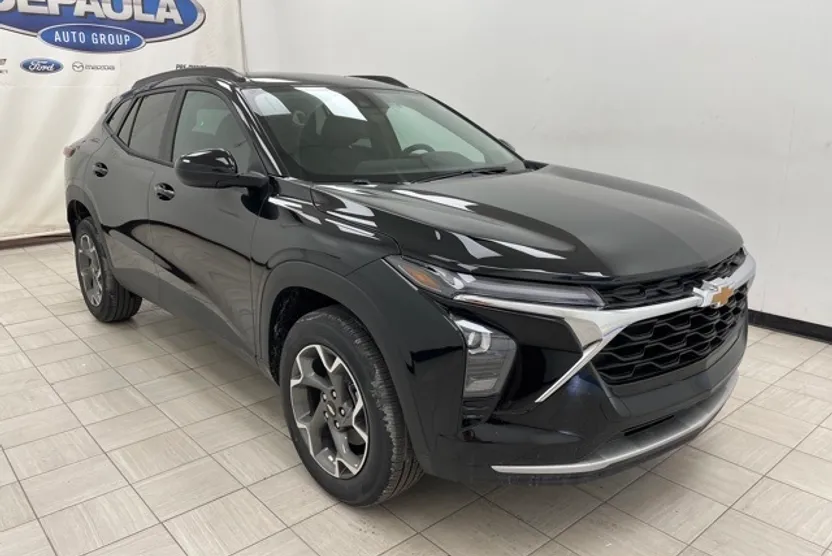 2025 Chevrolet Trax LT photo 1