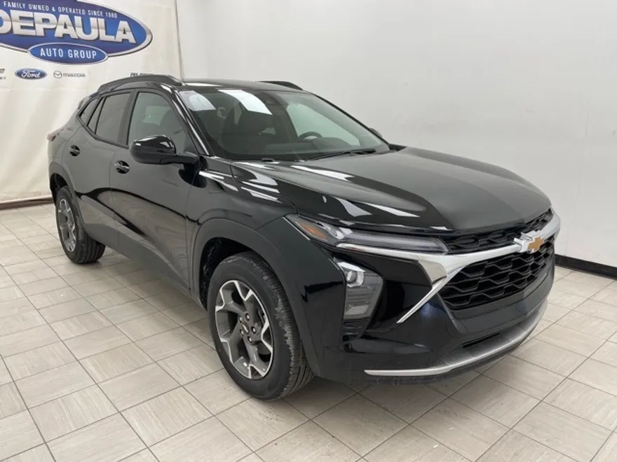 2025 Chevrolet Trax LT photo 1