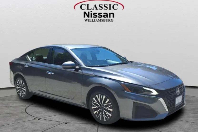 2023 Nissan Altima 2.5 SV photo 1