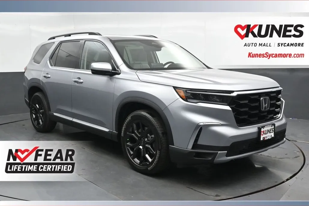 2025 Honda Pilot Touring photo 1
