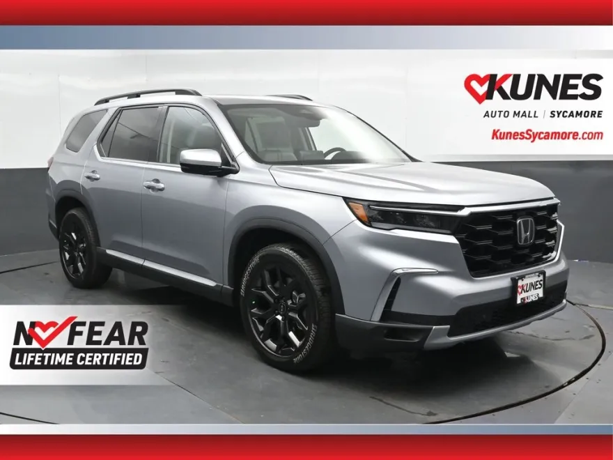 2025 Honda Pilot Touring photo 1