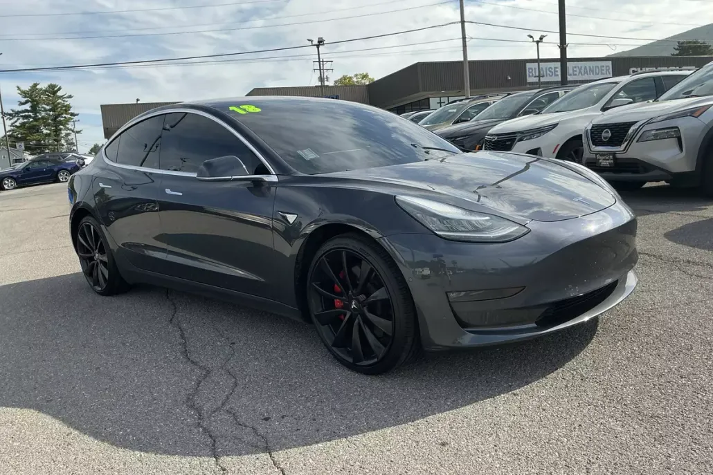 2018 Tesla Model 3 Long Range photo 1