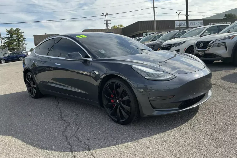 2018 Tesla Model 3 Long Range photo 1