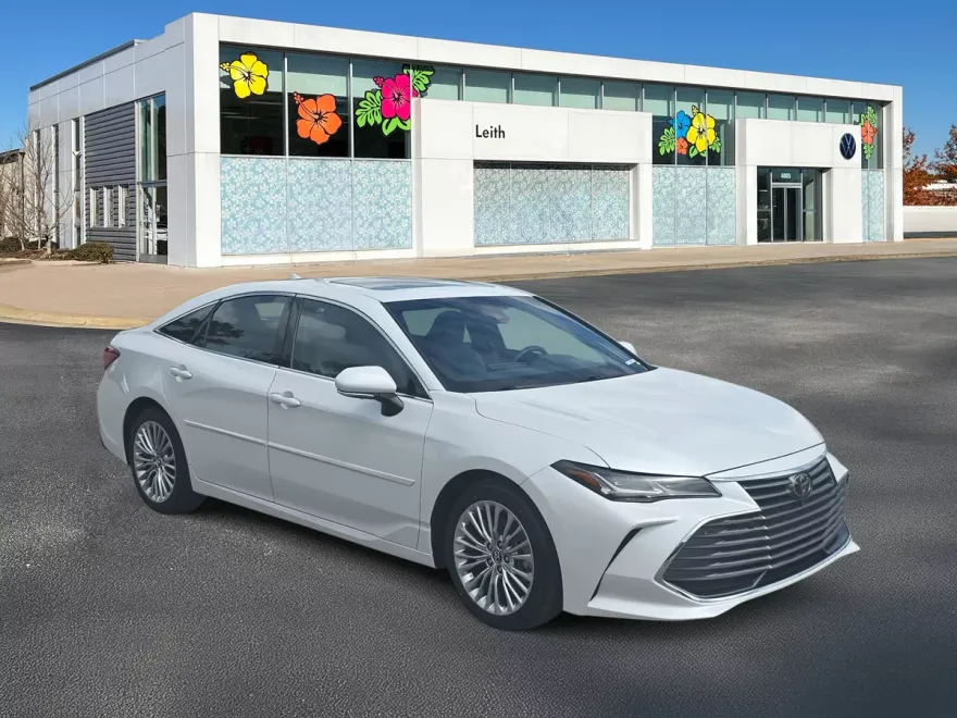 2019 Toyota Avalon Limited photo 1