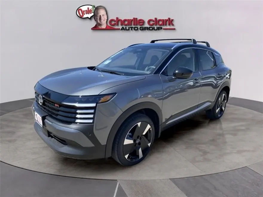 2025 Nissan Kicks SR photo 1