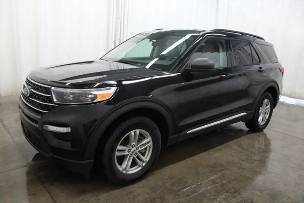 2023 Ford Explorer XLT photo 1