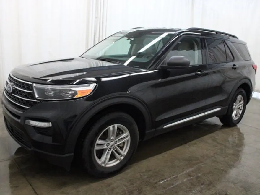 2023 Ford Explorer XLT photo 1